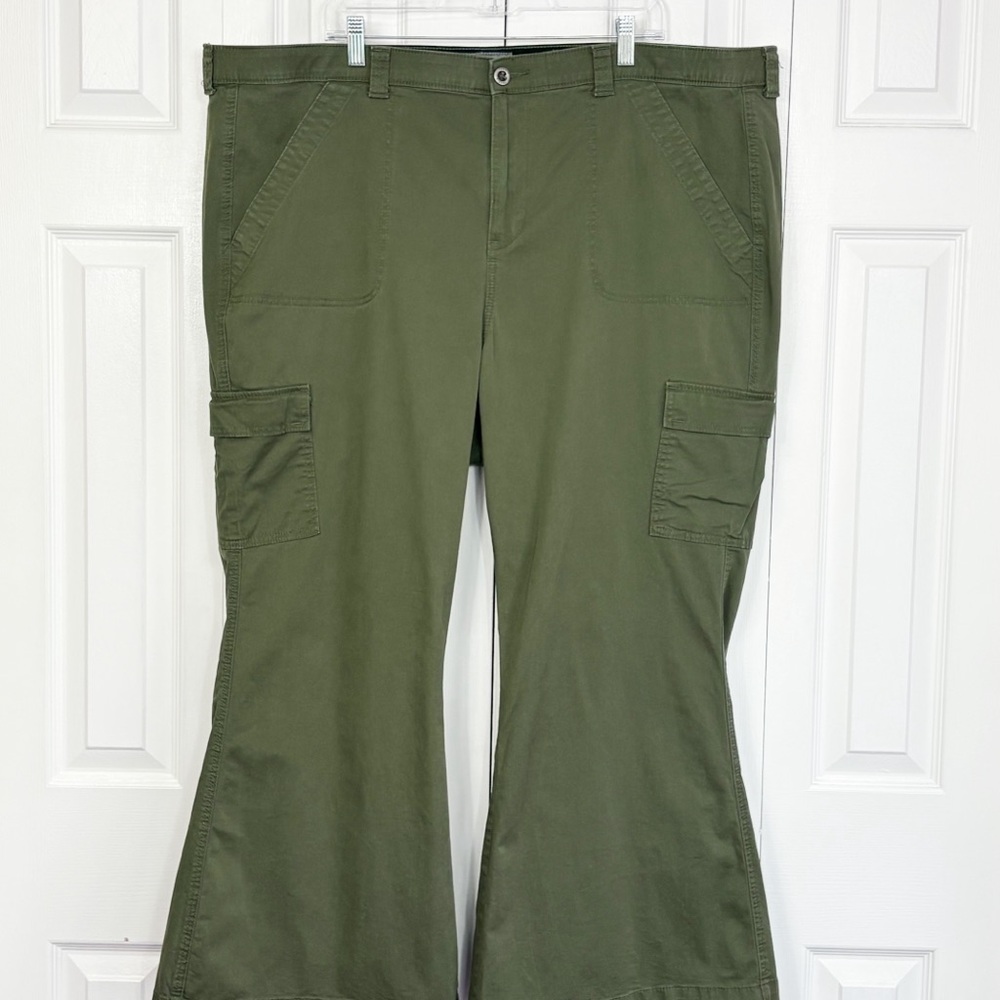 Torrid Military Green Stretch Twill High Rise Flare Cargo Pants 24 Short